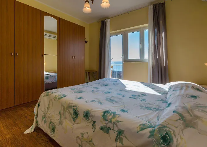 Gemuetliches Mit Traumhaften Meerblick, Grillplatz, Waschmaschine Crikvenica