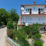 Gemuetliches Mit Traumhaften Meerblick, Grillplatz, Waschmaschine Apartment Crikvenica